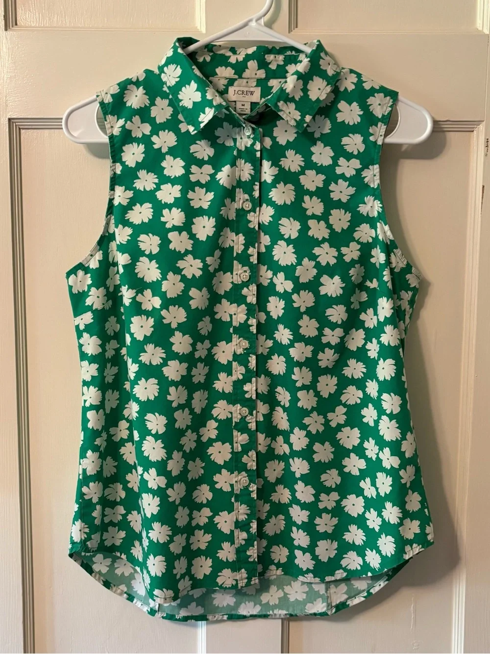 J.Crew Sleeveless Cotton Poplin Shirt in Signature Fit Kelly Green Daisy